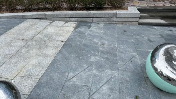 건물 외곽 및 조경공사 후 콘크리트 잔여물 청소작업